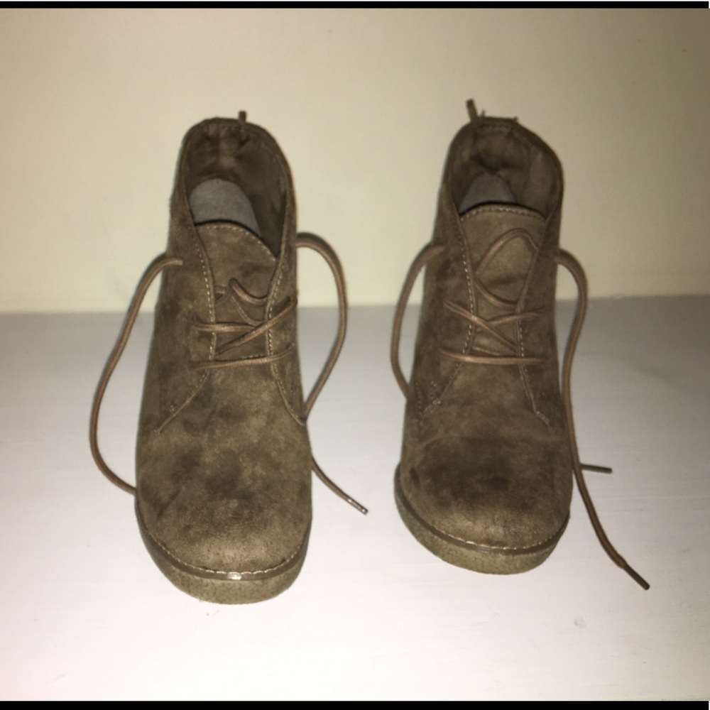 Brown suede size 8 Old Navy Lace Up Booties